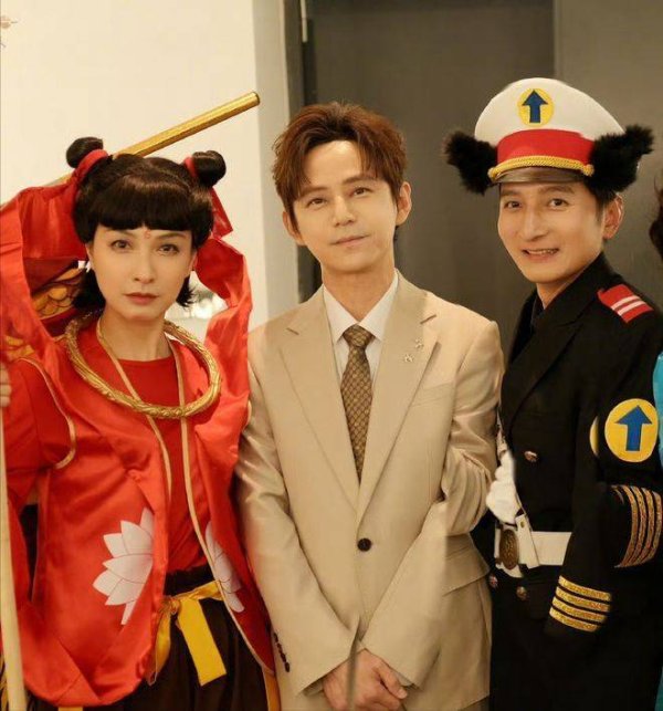 股票配资知识联系方式 吴昕带男友见快本兄弟！7年低调恋爱不炒作，这才是爱情该有的样子？